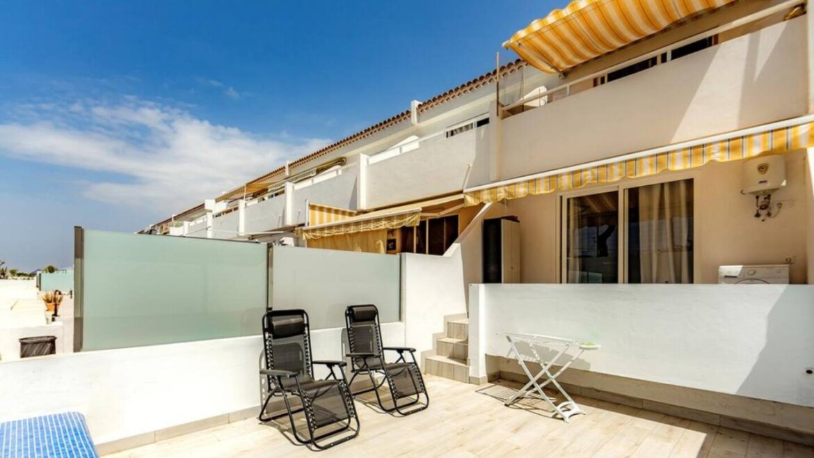 Holiday Island Pool Escape