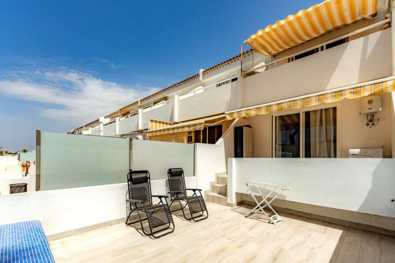 Sunny Stay Tenerife - Holiday Island Pool Escape